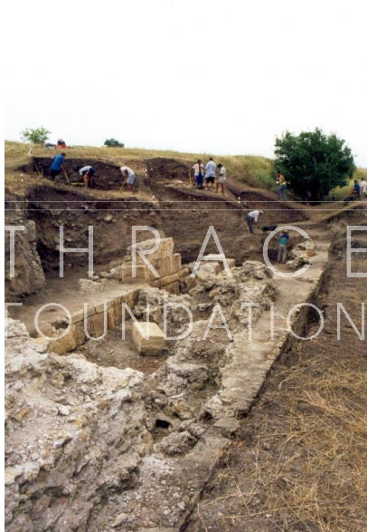 Момент от проучването на южните крепостни стени на римския град Улпия Ескус