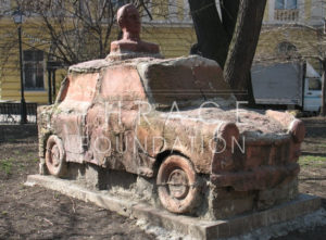 Глинен автомобил (автор Георги Донов)
