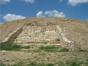 Експониране на част от каменната конструкция на "Голямата могила" при с. Свирачи