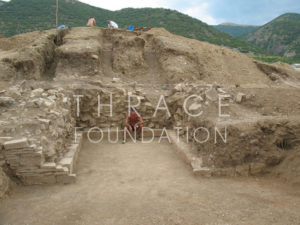 Останките от тракийския подмогилен храм в Божкова могила (сн. Г. Китов)