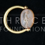 Златен пръстен-печат от "Якимова могила" (сн. Ст. Димов)